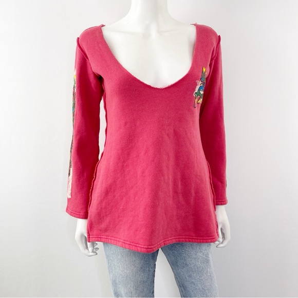 2B Free Pink Long Sleeve Sweatshirt Size M Raw Hem Butterfly Graphic Tattoo Art - Picture 1 of 10